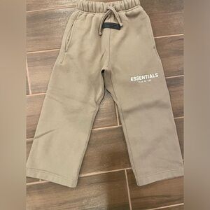 Fear of God Essentials Kids Sweatpants (4/5)